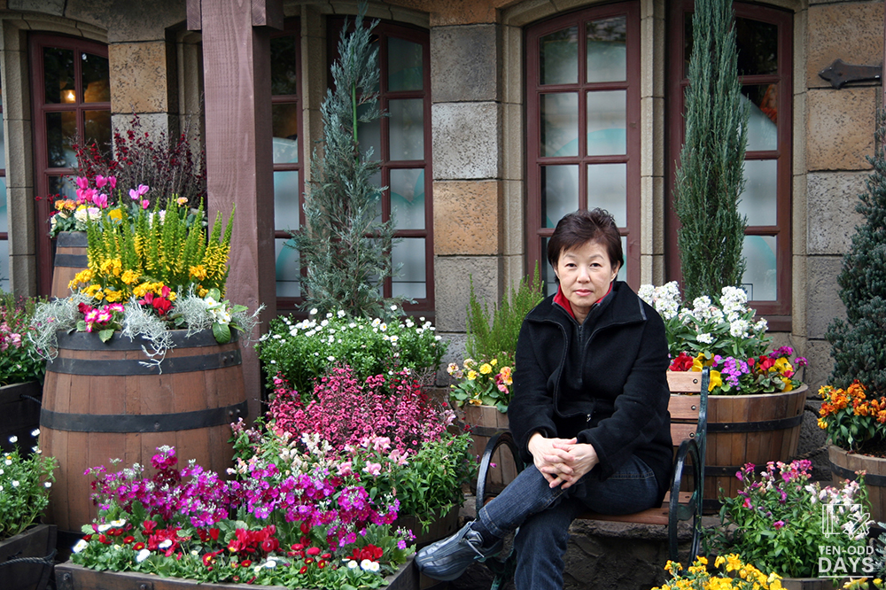 Mum with Flowers